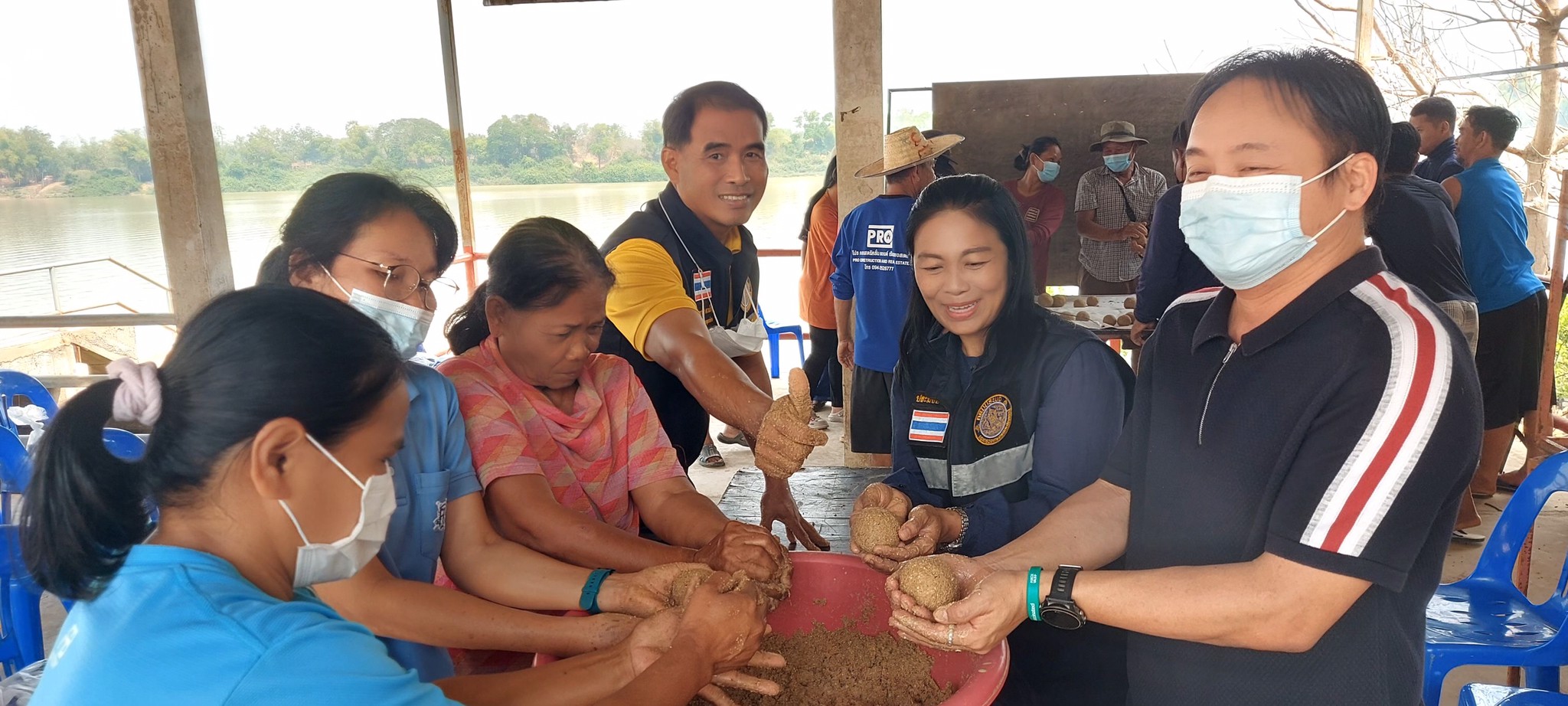 ออกประชุมชี้แจงการใช้หัวเชื้อจุลินทรีย์ (ปม.1) สำหรับบำบัดสารอินทรีย์ในบ่อเลี้ยงสัตว์น้ำ