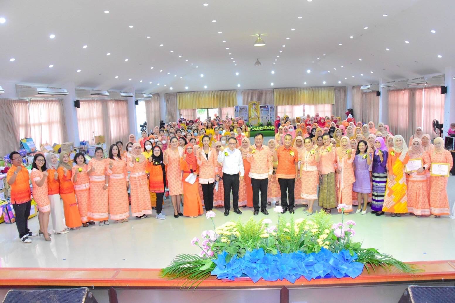 พิธีเปิดโครงการ “สานรัก สานสัมพันธ์ พลังสตรีอำเภอเมืองยะลา”..คลิก