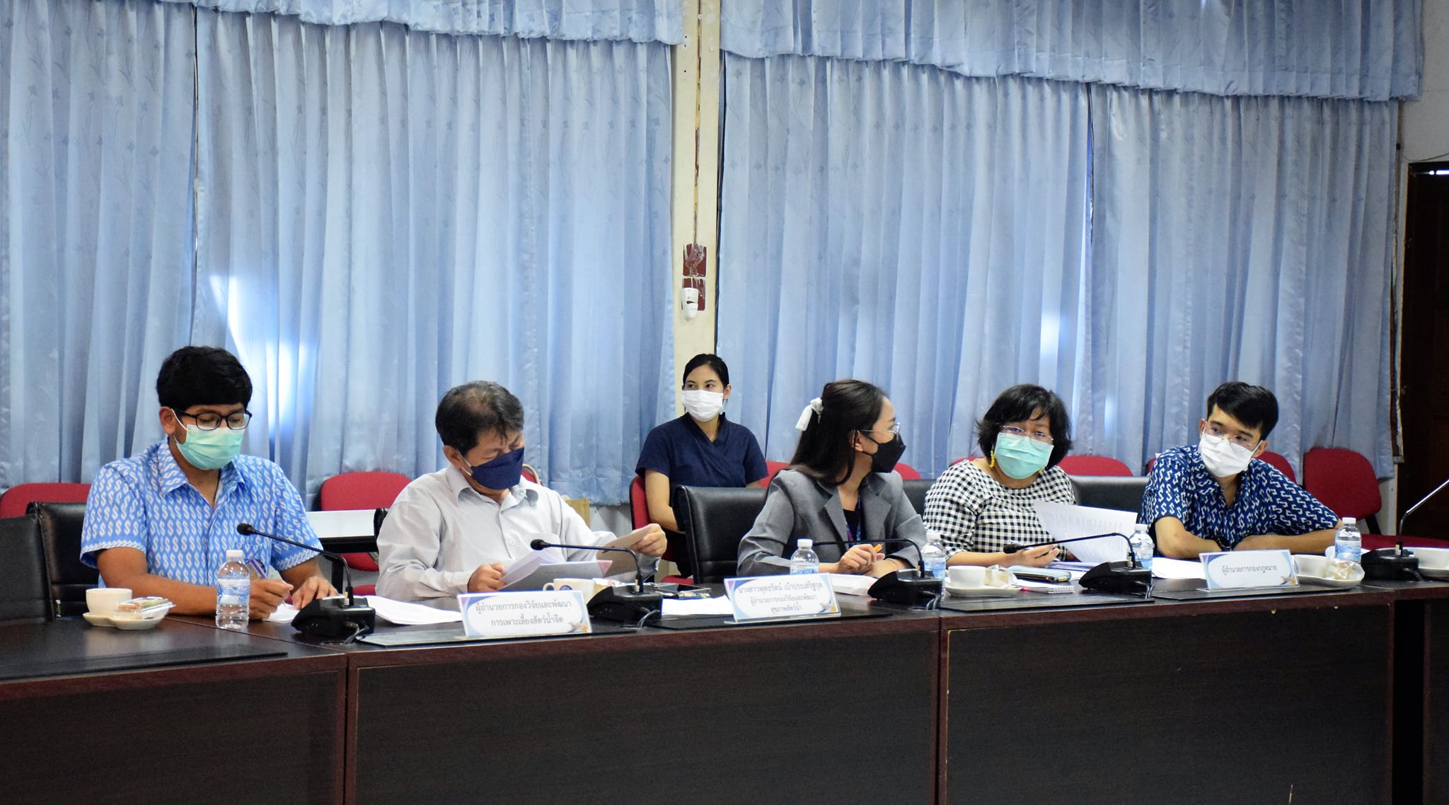 นายประพันธ์ ลีปายะคุณ รองอธิบดีกรมประมง เป็นประธานการประชุมหารือรายละเอียดคู่มือการปฏิบัติงานโครงการเสริมสภาพคร่องเกษตรกรผู้เลี้ยงกุ้งทะเล ปี 2565 ระยะที่ 1..คลิก
