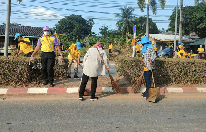 กิจกรรมจิตอาสาพัฒนาเนื่องในโอกาสวันคล้ายวันพระราชสมภพ พระบาทสมเด็จพระนั่งเกล้าเจ้าอยู่หัว ณ ถนนสายเฉลิมบูรพาชลทิต ตั้งแต่วงเวียนพะยูนถึงโรงแรมนิวแทรเวิลบีช ต.คลองขุด อ.ท่าใหม่ จ.จันทบุรี..คลิก