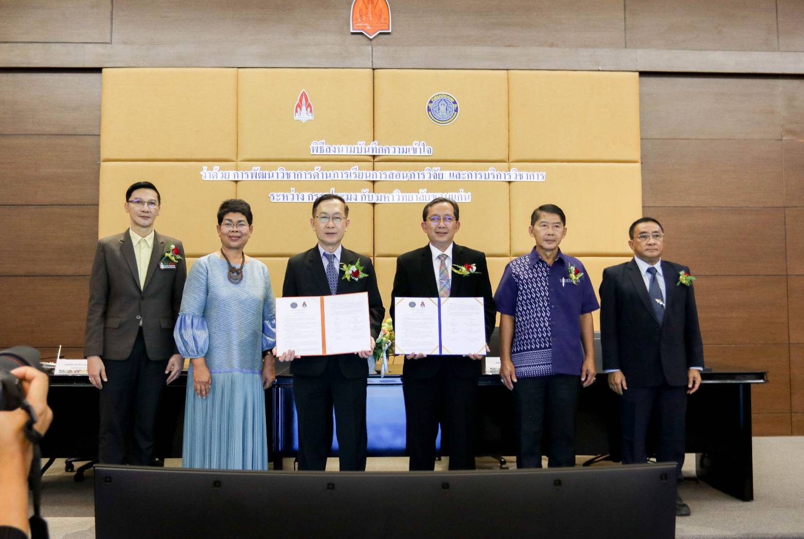ร่วมลงนามบันทึกความเข้าใจความร่วมมือทางวิชาการว่าด้วยการพัฒนาวิชาการด้านการเรียนการสอน การวิจัย และการบริการวิชาการ ระหว่าง กรมประมงกับ มหาวิทยาลัยขอนแก่น..คลิก