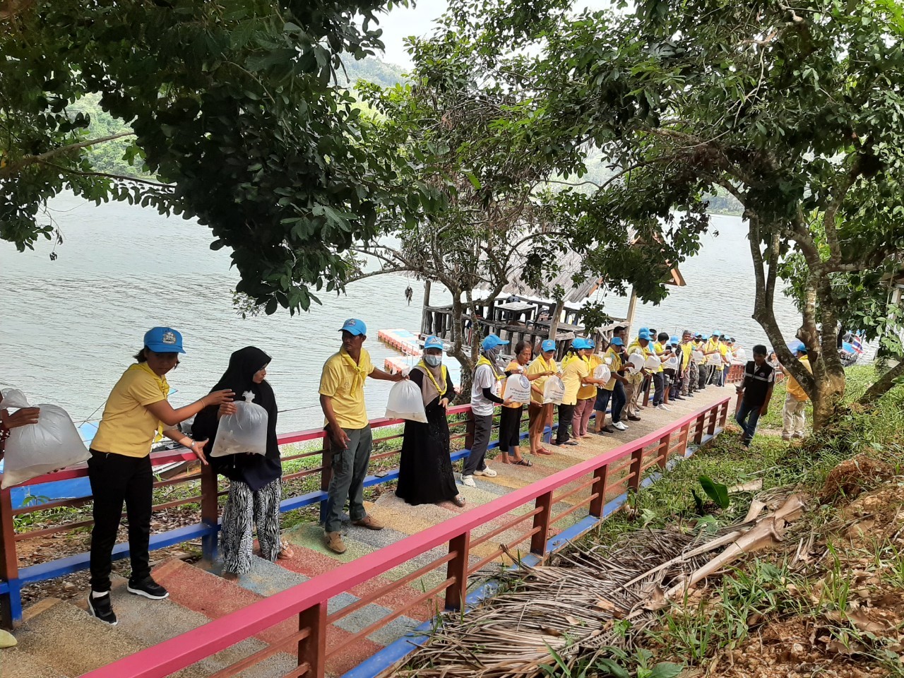 พิธีปล่อยพันธุ์สัตว์น้ำ เนื่องในวันข้าราชการพลเรือน 1 เมษายน 2566