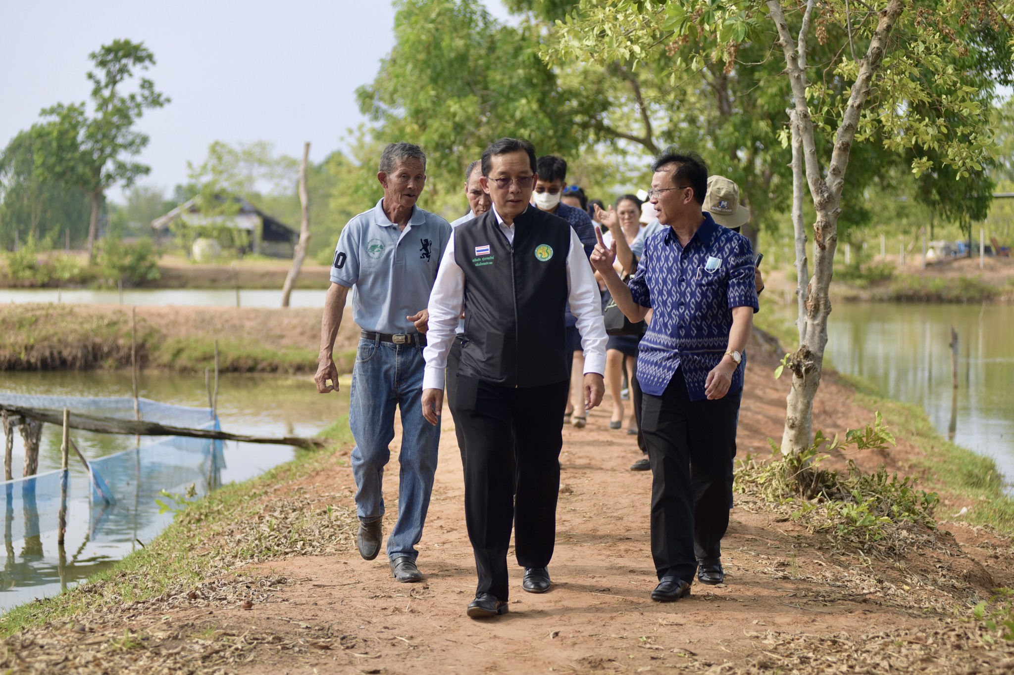 นายเฉลิมชัย สุวรรณรักษ์ อธิบดีกรมประมง พร้อมด้วยคณะผู้บริหารกรมประมง และเจ้าหน้าที่ที่เกี่ยวข้อง เดินทางไปเยี่ยมชมการดำเนินงานโครงการแปลงใหญ่ปลานิล ปี 2560 และเยี่ยมชมโครงการเสริมสร้างความเข้มแข็งกลุ่มการผลิตด้านประมง จ.ขอนแก่น..คลิก