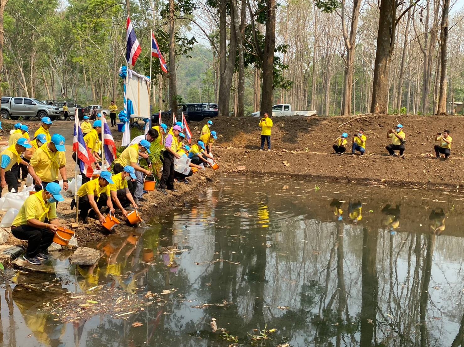 ร่วมกิจกรรมปล่อยพันธุ์สัตว์น้ำ เนื่องในวันข้าราชการพลเรือน ประจำปี 2566 ณ บริเวณน้ำตกเวียงแก้ว  อำเภอลี้ จังหวัดลำพูน..คลิก