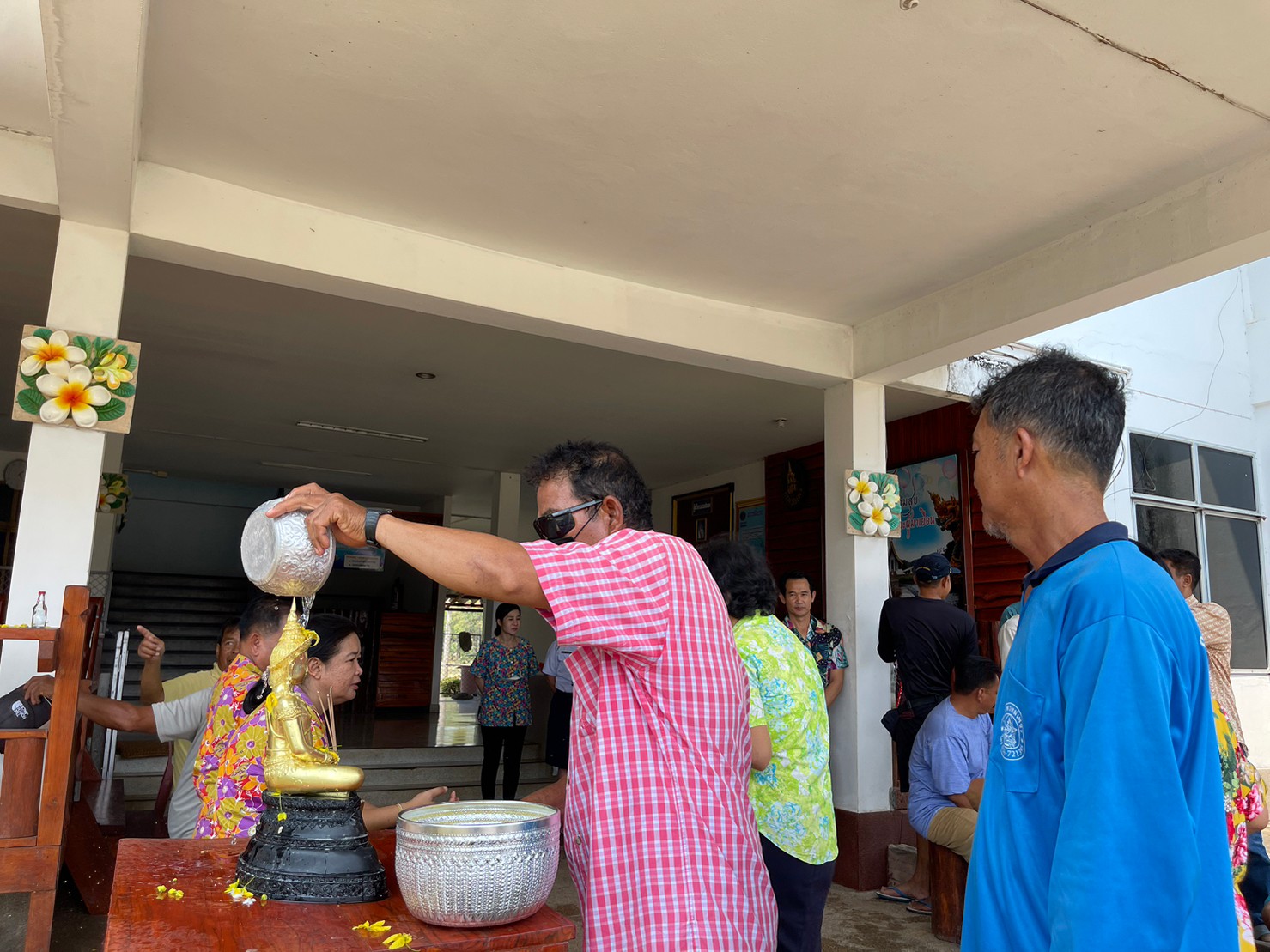 ร่วมจัดกิจกรรมสรงน้ำพระและรดน้ำดำหัวขอพรผู้สูงอายุในศูนย์ฯ เพื่อความเป็นศิริมงคล เนื่องในเทศกาลสงกรานต์ ประจำปี 2566..คลิก
