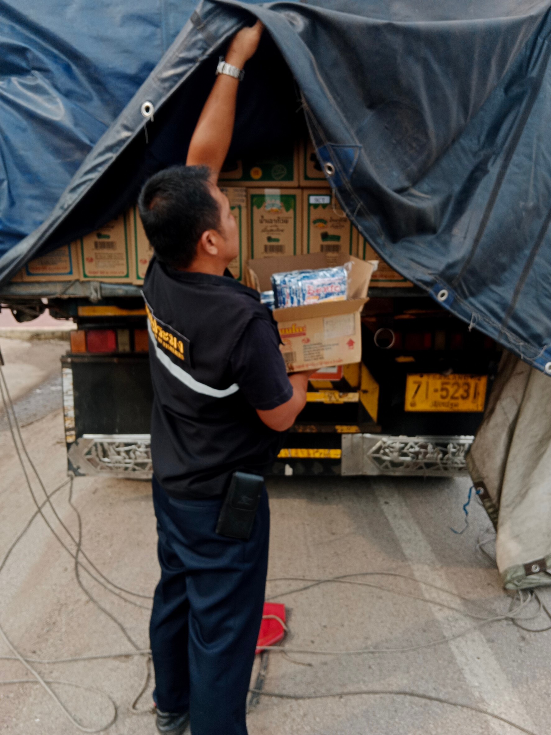 ตรวจสินค้าประมงที่นำเข้า ส่งออก ทางจุดผ่านแดนถาวรบ้านคลองลึก..คลิก