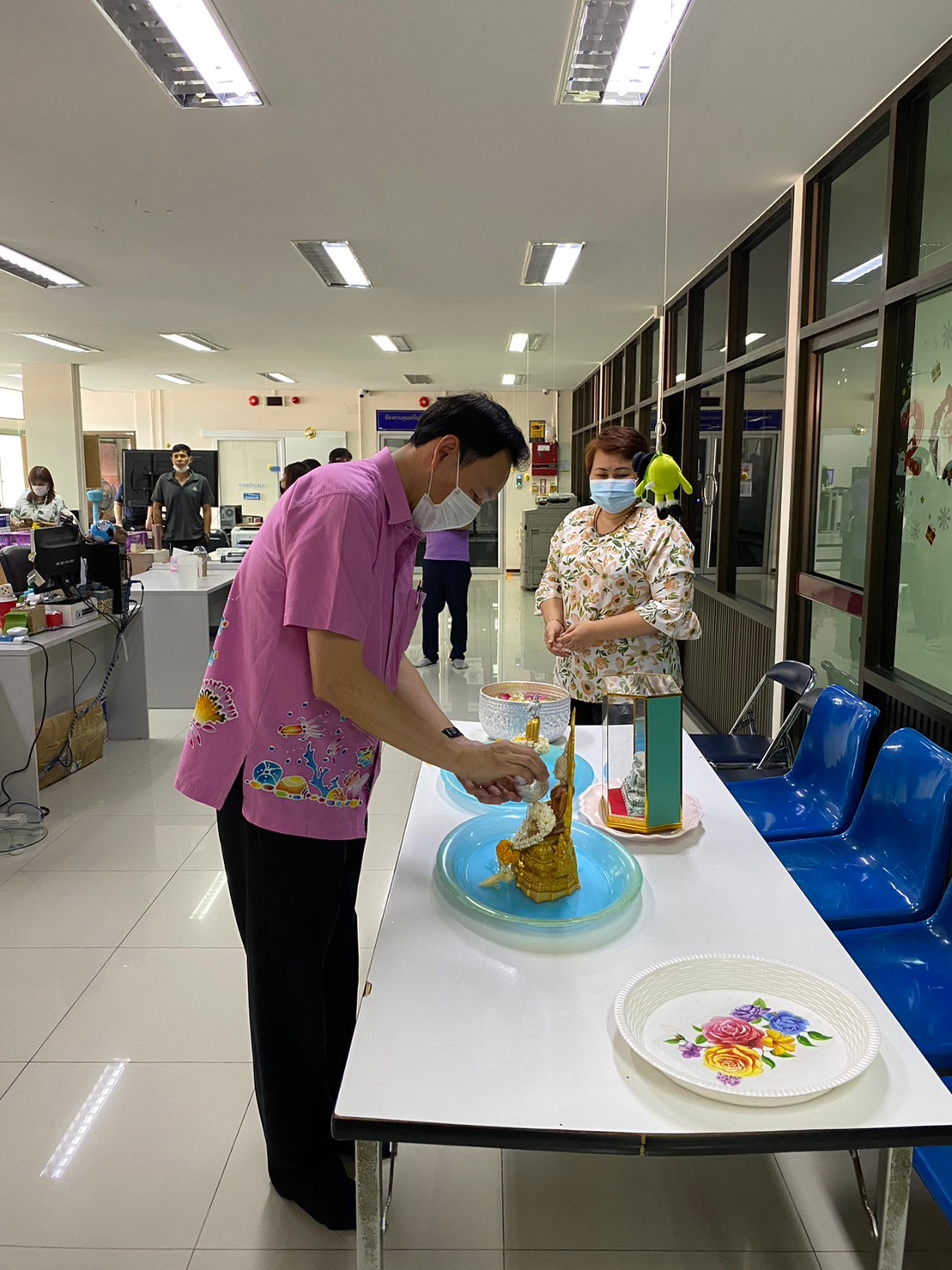 รดน้ําขอพรสืบสานสงกรานต์ไทย พ.ศ. 2566..คลิก