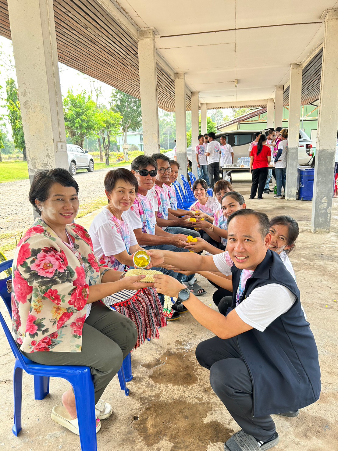 สรงน้ำพระ และรดน้ำดำหัวผู้สูงอายุ เนื่องในประเพณีสงกรานต์และปีใหม่ไทย สืบสานสงกรานต์วิถีไทย ประจำปี ๒๕๖๖..คลิก