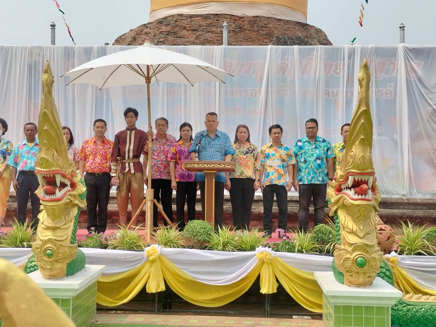 พิธีเปิดงานประเพณีสงกรานต์ สืบสานสงกรานต์วิถีไทย ร่วมสานใจสู่สากล และพิธีห่มผ้าพระมหาเจดีย์..คลิก