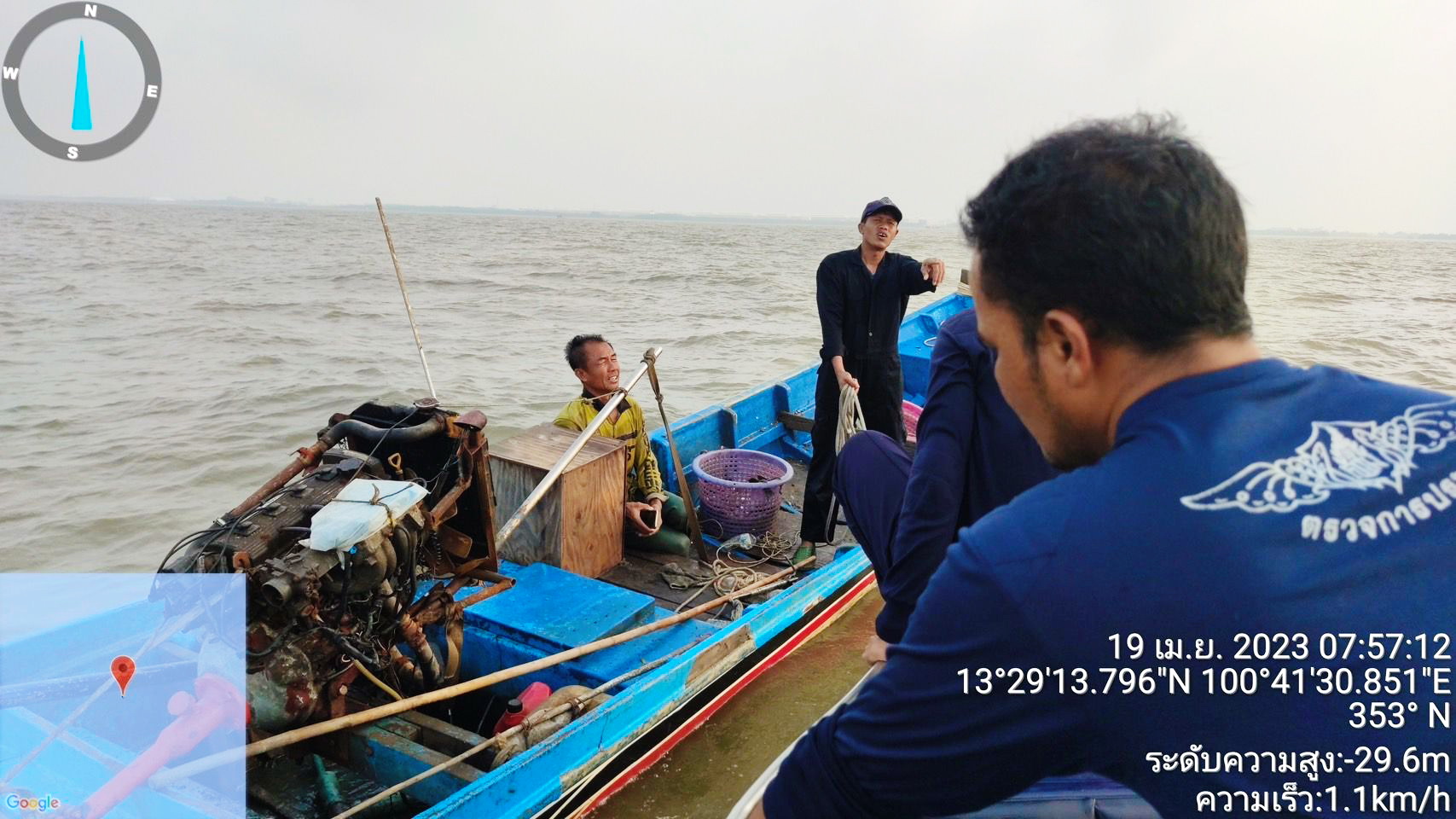 จับกุมผู้ลักลอบใช้เครื่องมือประมงลอบพับได้หรือไอ้โง่ทำการประมงในที่จับสัตว์น้ำโดยไม่ได้รับอนุญาต..คลิก