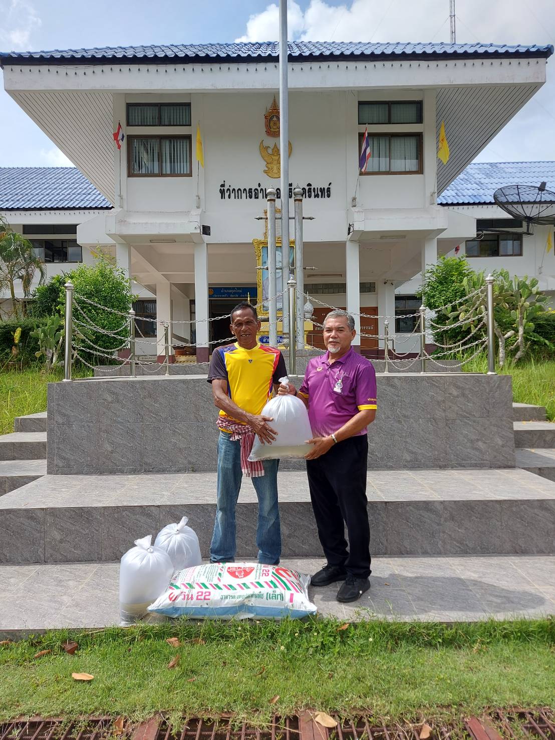 ประมงอำเภอเมือง รับผิดชอบ อำเภอศรีนครินทร์ มอบปัจจัย การผลิตพันธุ์สัตว์น้ำและอาหารสัตว์น้ำ แก่เกษตรกรโครงการเกษตรทฤษฎีใหม่ ปี2566 ณ อำเภอศรีนครินทร์ จังหวัดพัทลุง..คลิก