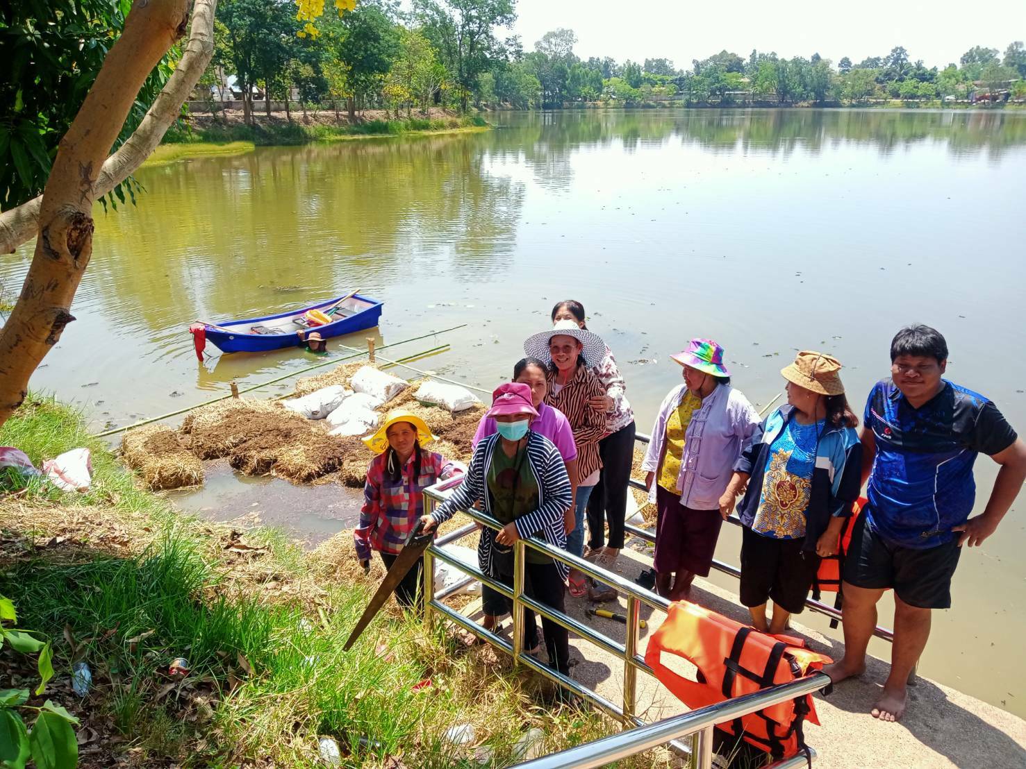 ร่วมดำเนินการสร้างอาหารธรรมชาติในแหล่งน้ำ และสร้างแหล่งอาศัยหลบซ่อนของสัตว์น้ำ..คลิก