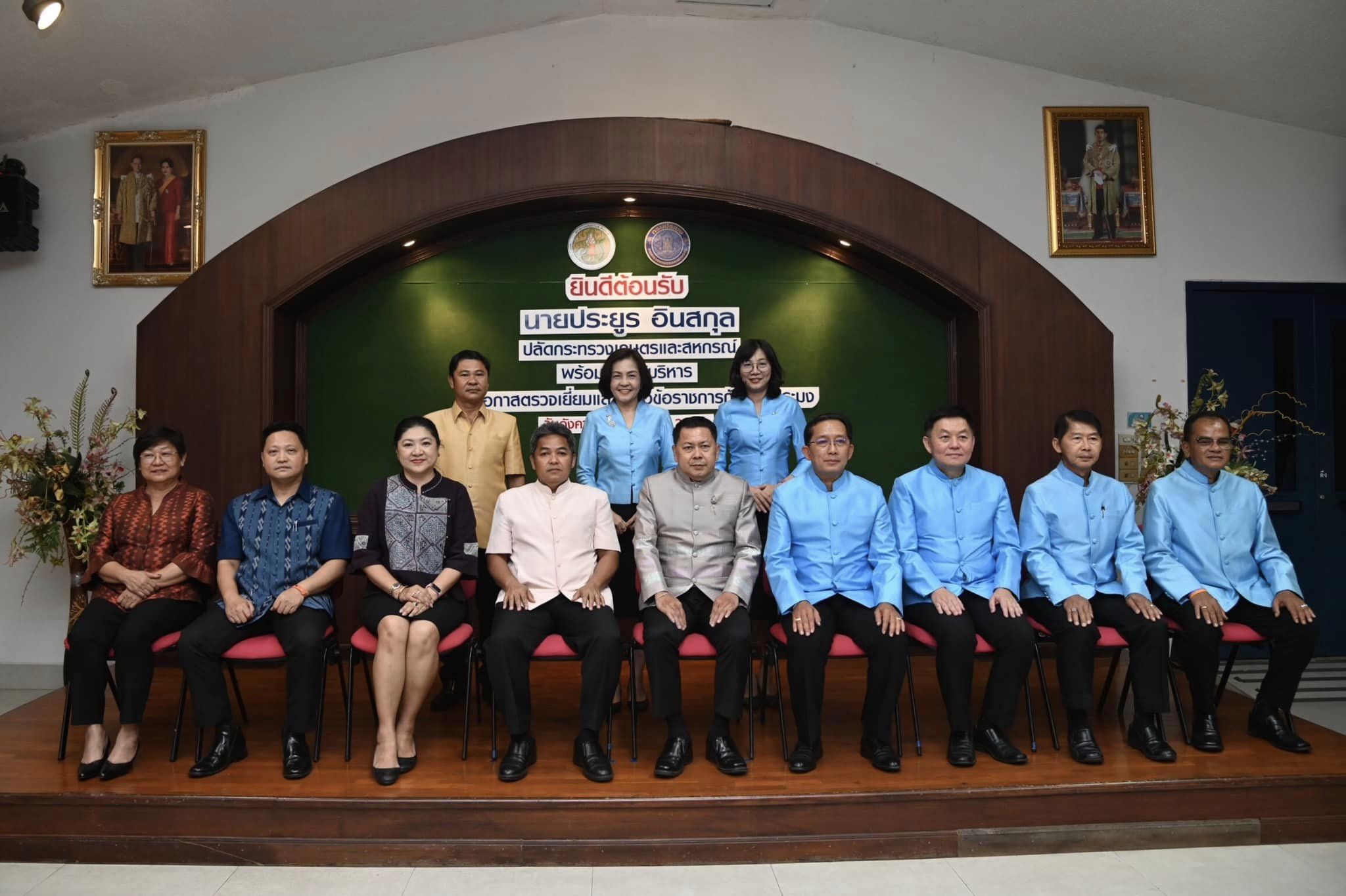 นายประยูร อินสกุล ปลัดกระทรวงเกษตรและสหกรณ์ พร้อมคณะผู้บริหาร ตรวจเยี่ยมและหารือข้อราชการกับกรมประมง พร้อมทั้งให้ข้อเสนอแนะในการพัฒนาปรับปรุงการดำเนินงานเพื่อให้บุคลากรในสังกัดกรมประมงนำไปปรับใช้อย่างมีประสิทธิภาพ..คลิก
