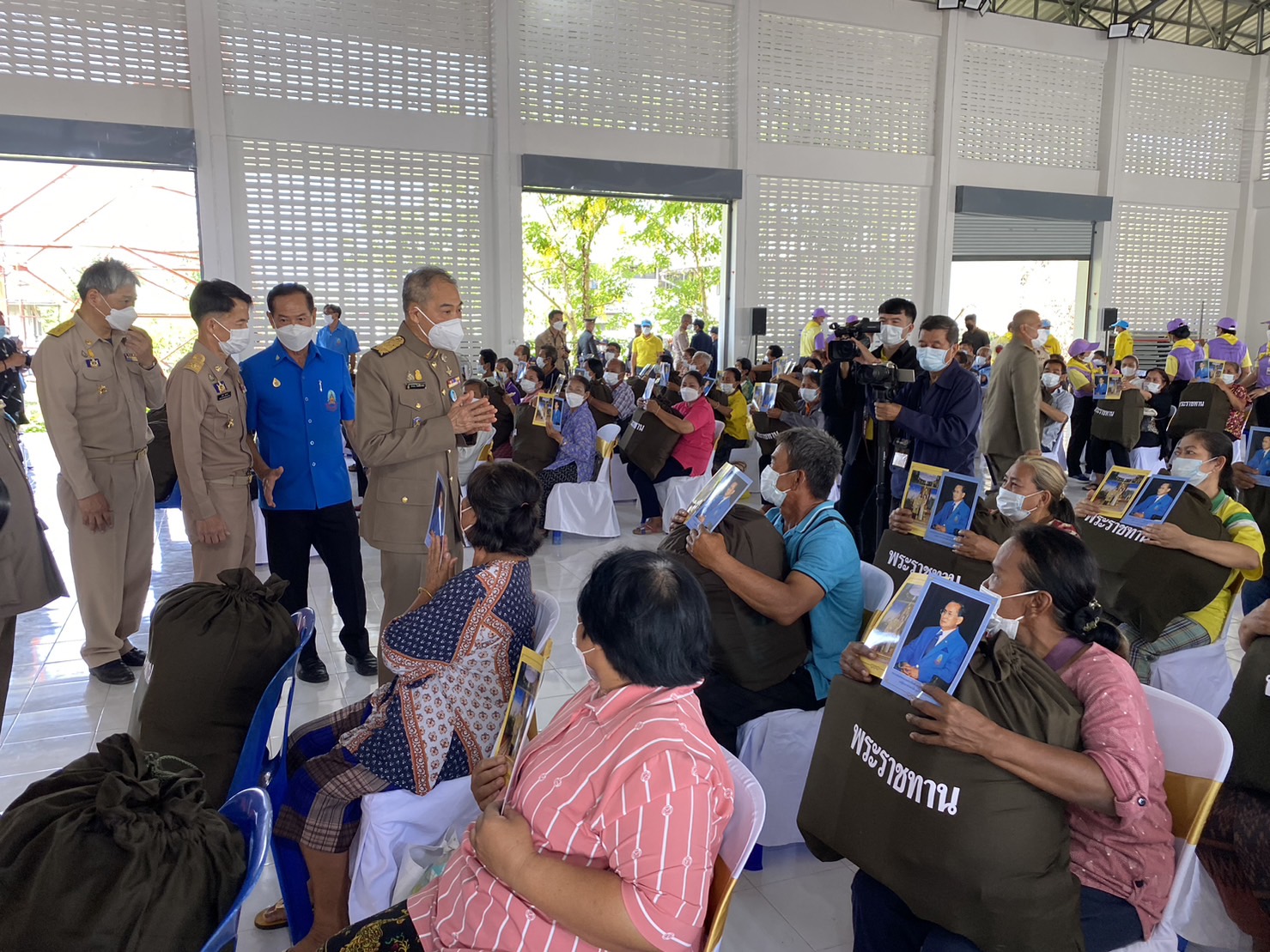 วันที่ 1 พฤษภาคม 2566  นายวิทยา ประเสริฐสังข์ ประมงอำเภอโนนสังร่วมกิจกรรมพิธีเชิญสิ่งของพระราชทาน มอบแก่ประชาชนผู้ประสบวาตภัย โดยพระบาทสมเด็จพระเจ้าอยู่หัวฯ ทรงพระกรุณาโปรดเกล้าโปรดกระหม่อม ให้นายอำพล กิตติอำพน องคมนตรี ร่วมกับมูลนิธิราชประชานุเคราะห์ ในพระบรมราชูปถัมภ์ เชิญสิ่งของพระราชทาน มอบแก่ประชาชนผู้ประสบวาตภัย..คลิก