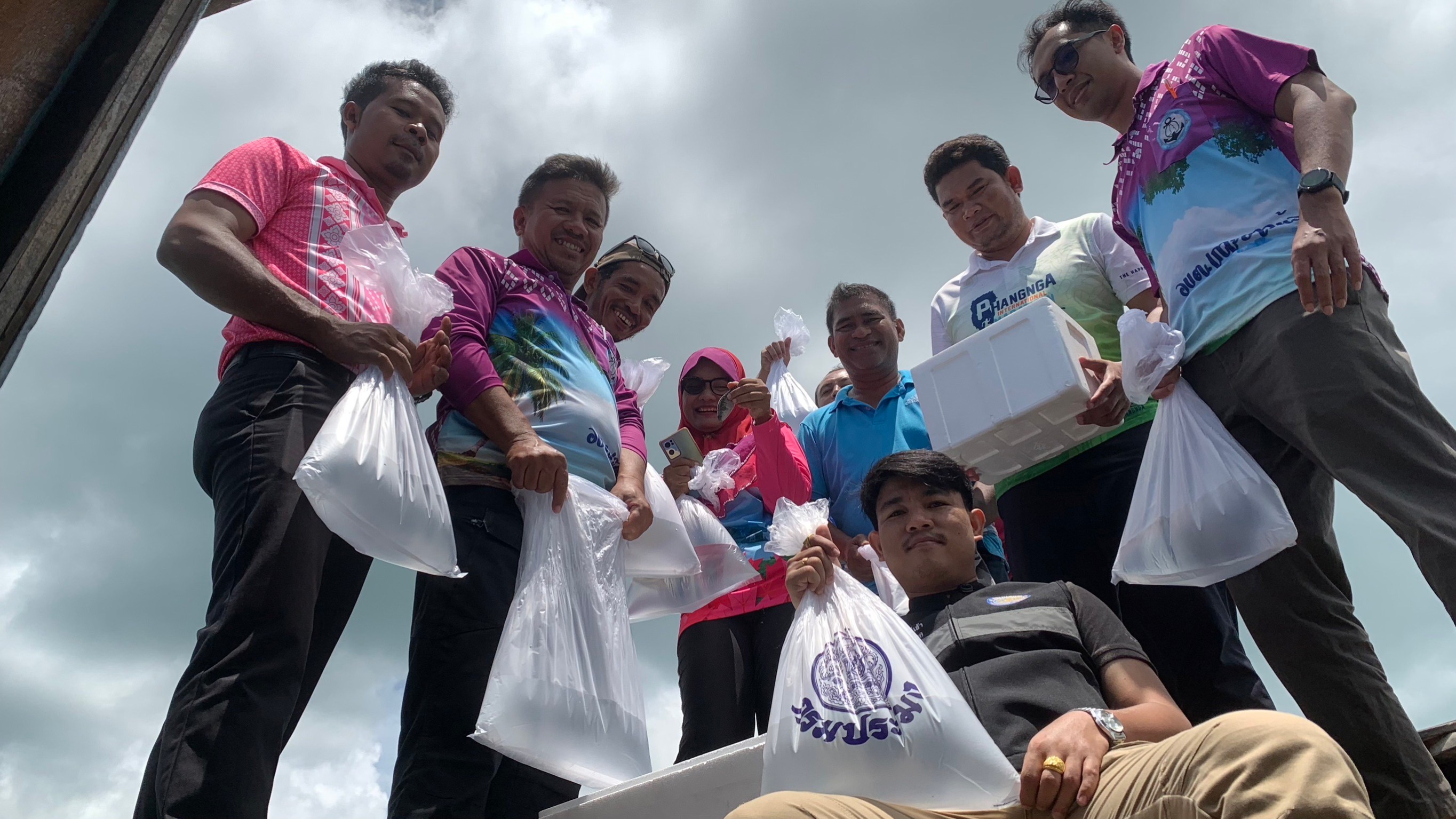 ปล่อยพันธุ์ปลิงทะเลระยะเกาะวัสดุ จำนวน5แสนตัว และปลิงเต็มวัยจำนวน 10ตัว