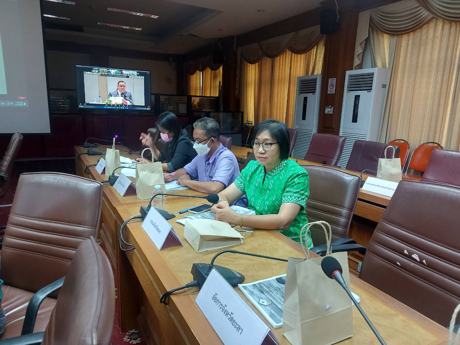 ประชุมรับฟังความคิดเห็นและข้อเสนอแนะที่เป็นประโยชน์เพิ่มเติมต่อเครื่องมือประเมินผลการปฏิบัติงานของคณะกรรมการนโยบายที่ดินแห่งชาติ