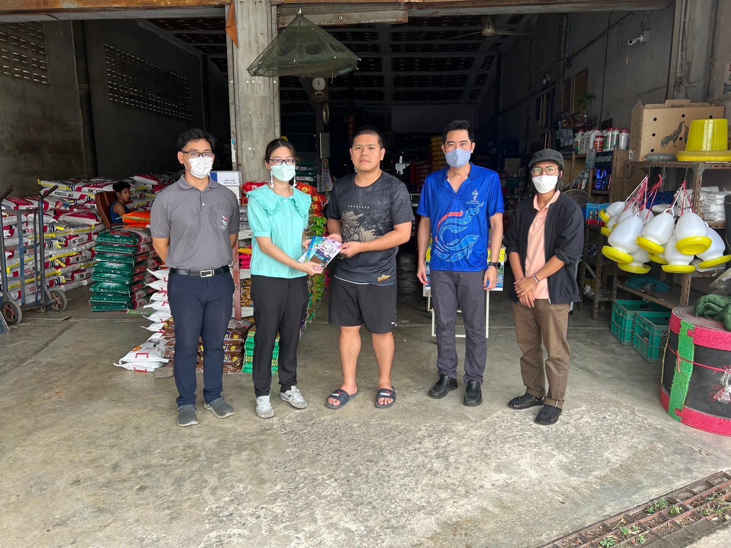 เข้าร่วมตรวจสอบและประชาสัมพันธ์เกี่ยวกับการค้าปัจจัยการผลิตทางการประมงในร้านค้าปัจจัยการผลิต..คลิก