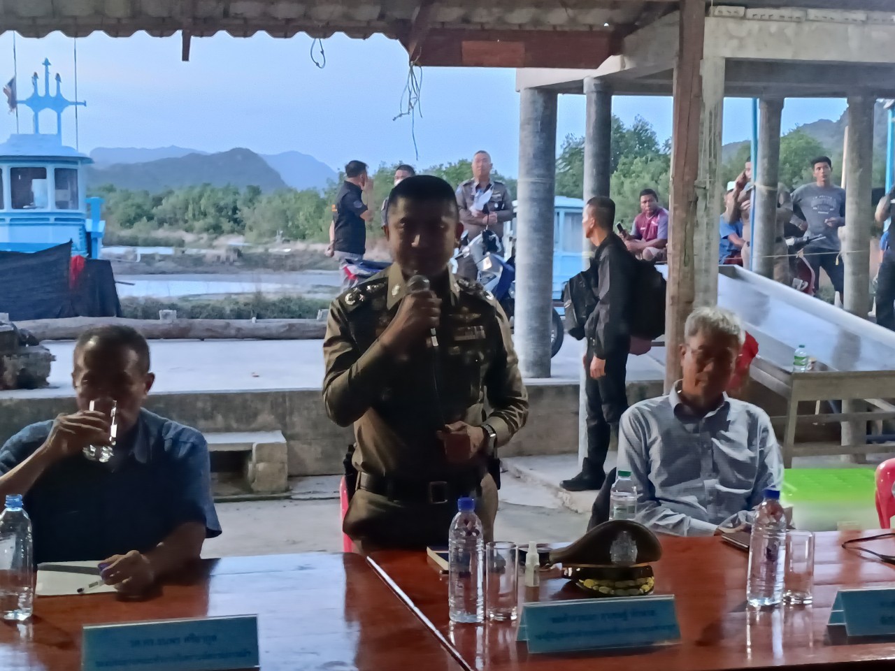 ร่วมประชุมพิจารณาร่างประกาศกรมประมงและรับฟังความคิดเห็นจากชาวประมงพื้นบ้านในจังหวัดประจวบคีรีขันธ์ ตามร่างที่ประกาศกรมประมงที่1..คลิก