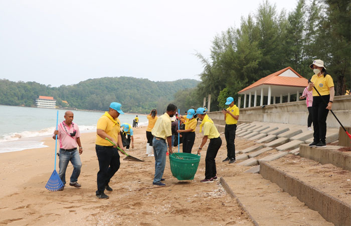 กิจกรรมจิตอาสาพัฒนาเก็บขยะชายหาด ณ บริเวณชายหาดแหลมเสด็จ ศูนย์ศึกษาการพัฒนาอ่าวคุ้งกระเบนฯ..คลิก