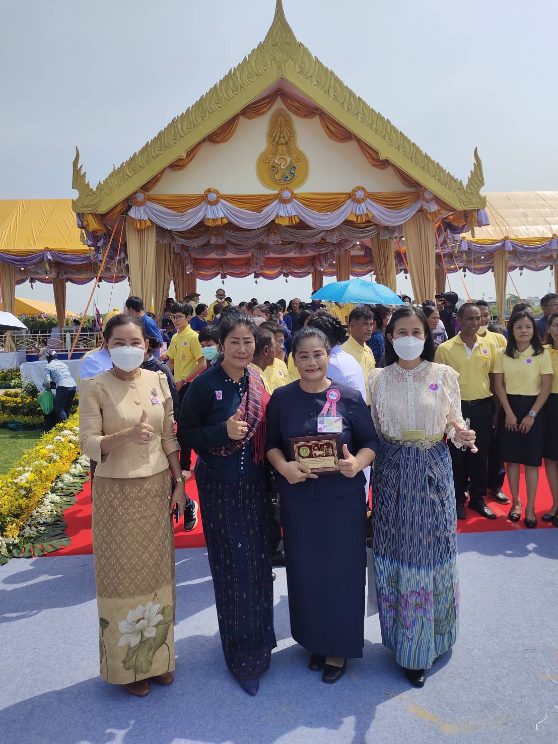 ประมงอุบลฯ ปลื้มสถาบันเกษตรกรดีเด่น เข้าเฝ้ารับพระราชทานโล่เกียรติคุณจากพระบาทสมเด็จพระเจ้าอยู่หัว เนื่องในงานพระราชพิธีพืชมงคลจรดพระนังคัลแรกนาขวัญ ประจำปี 2566..คลิก