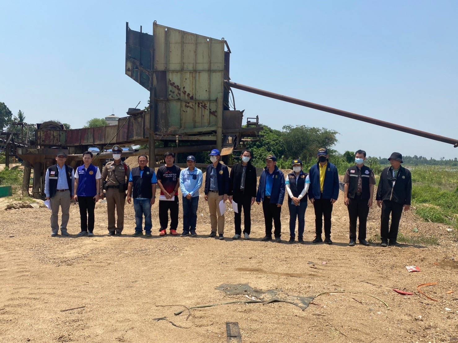 ร่วมตรวจสอบสถานที่ที่ขอต่ออายุใบอนุญาตดูดทราย จำนวน 9 ราย  ในพื้นที่อำเภอเมืองนครสวรรค์..คลิก
