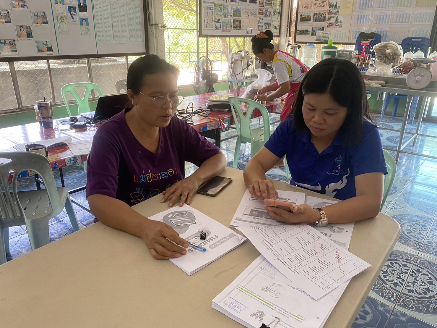 วันที่ 19 พฤษภาคม 2566  นายบุญหลาย กุลนารัตน์ ประมงจังหวัดหนองบัวลำภู มอบหมายให้นางสาวทัศนีย์ สุนนท์ชัย หัวหน้ากลุ่มพัฒนาและส่งเสริมอาชีพการประมง พร้อมด้วยเจ้าหน้าที่กลุ่มฯ ปฏิบัติงานสร้างการรับรู้และการสมัครเพื่อเข้าใช้งานระบบแพลตฟอร์มออนไลน์ Fisheries Shop by Fisherman ในส่วนของผู้ขายของร้าน Fisher Shop @ Nongbualamphu