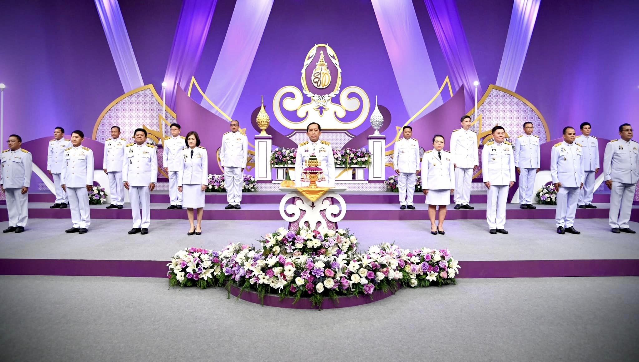 นายเฉลิมชัย สุวรรณรักษ์ อธิบดีกรมประมง พร้อมด้วยคณะผู้บริหารกรมประมง บันทึกเทปถวายพระพรชัยมงคล สมเด็จพระนางเจ้าสุทิดา พัชรสุธาพิมลลักษณ พระบรมราชินี เนื่องในโอกาสวันเฉลิมพระชนมพรรษา..คลิก