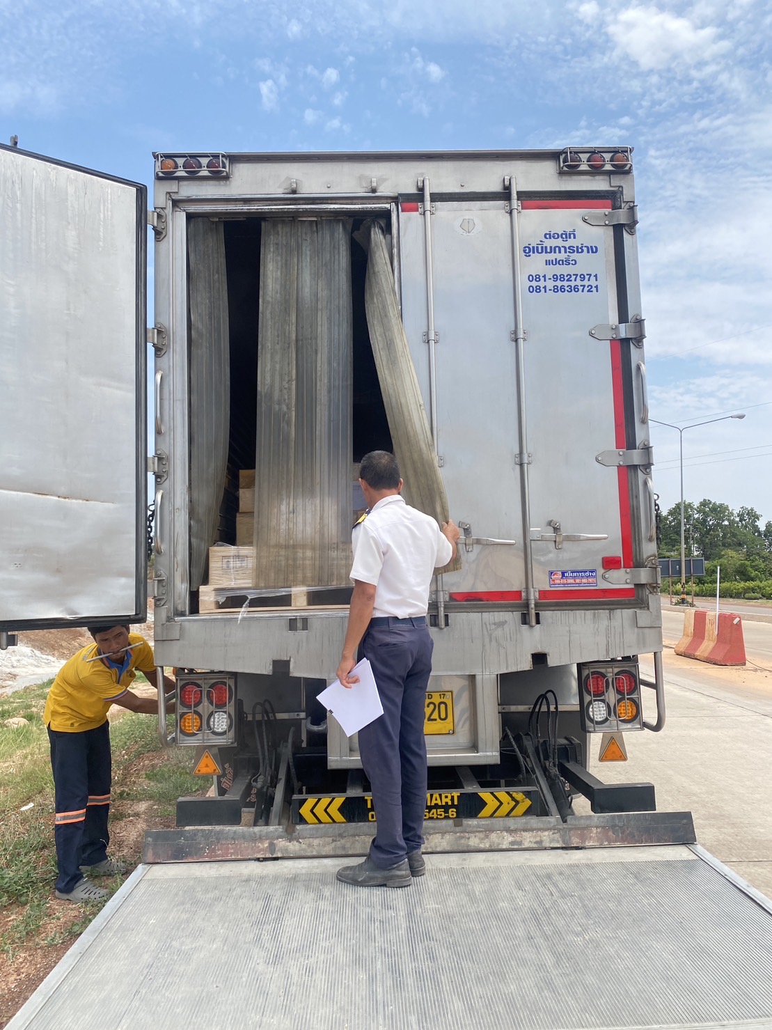 ตรวจสอบสินค้าประมง ส่งออกไปยัง สปป.ลาว..คลิก