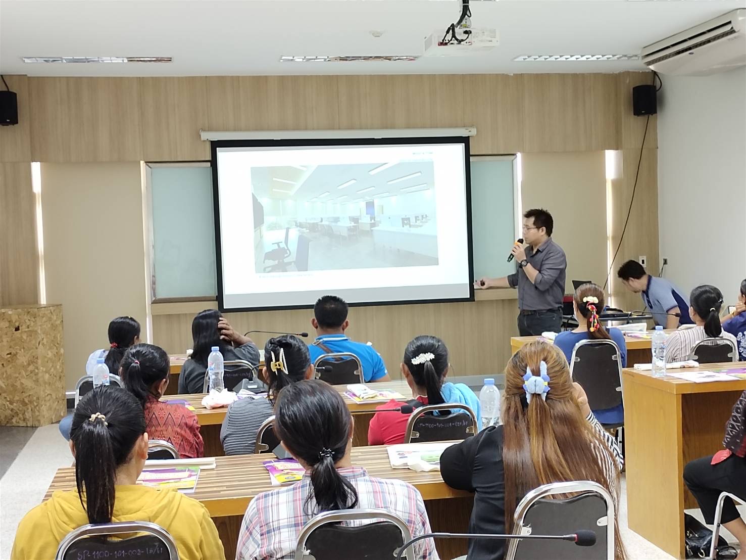 ประมงอุบลฯ จัดฝึกอบรมโครงการพัฒนาศักยภาพการผลิตปลานิลในกระชังแบบครบวงจร งบจังหวัด ปี 2566..คลิก