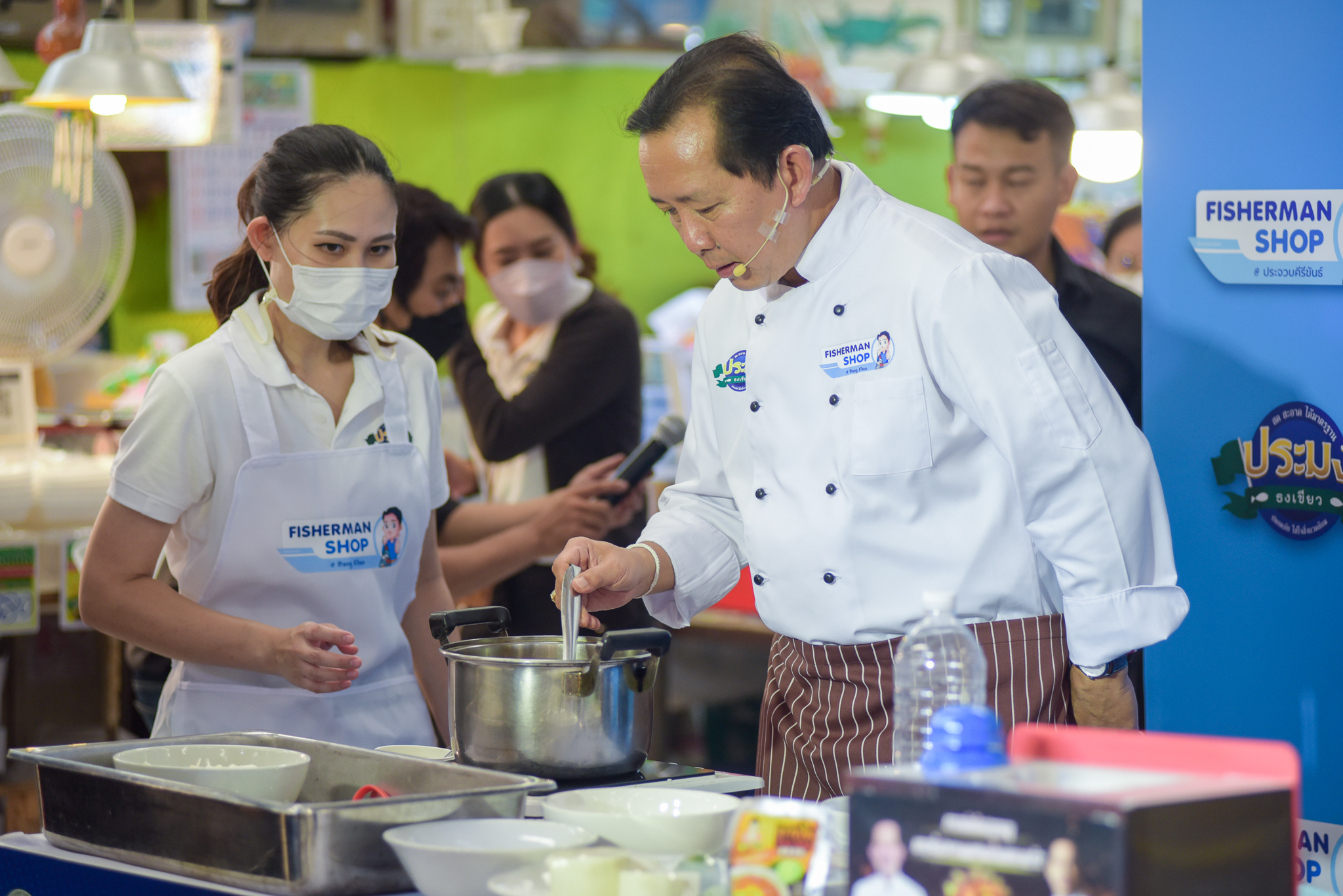 ดร.เฉลิมชัย ศรีอ่อน รัฐมนตรีว่าการกระทรวงเกษตรและสหกรณ์ เป็นประธานในพิธีเปิดงานส่งเสริมการจำหน่ายสินค้าประมงคุณภาพ Fisherman Shop Festival..คลิก