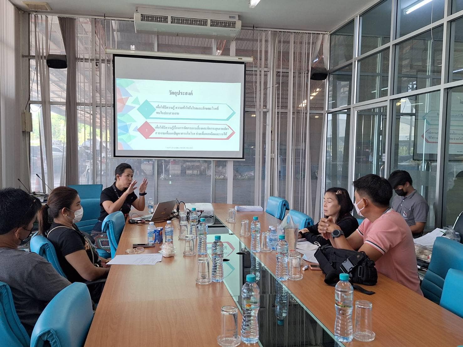 จัดการประชุมให้ความรู้ด้านโรคสัตว์น้ำและการจัดการด้านสุขภาพสัตว์น้ำในฟาร์มเพาะเลี้ยงปลาทองในพื้นที่จังหวัดราชบุรี ภายใต้โครงการ Sandbox ปลาสวยงาม..คลิก