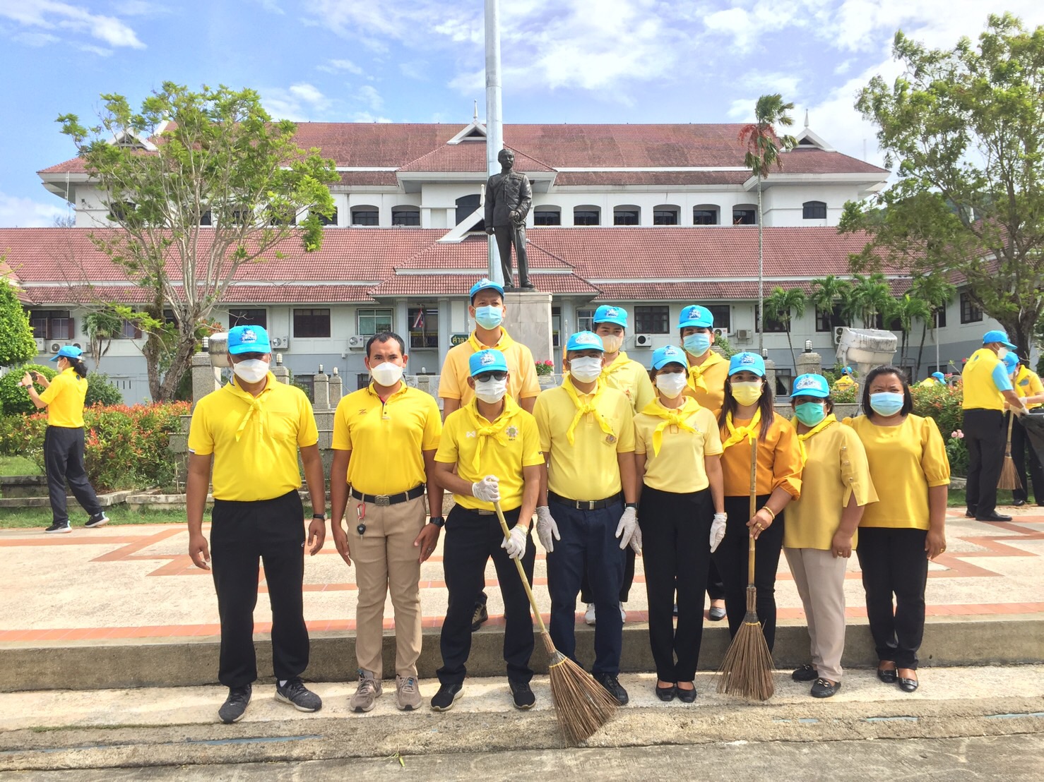 ประมงจังหวัดพัทลุง เข้าร่วมกิจกรรมจิตอาสาปรับปรุงภูมิทัศน์ หน้าศาลากลางจังหวัดพัทลุง ณ บริเวณหน้าศาลากลางจังหวัดพัทลุง..คลิก