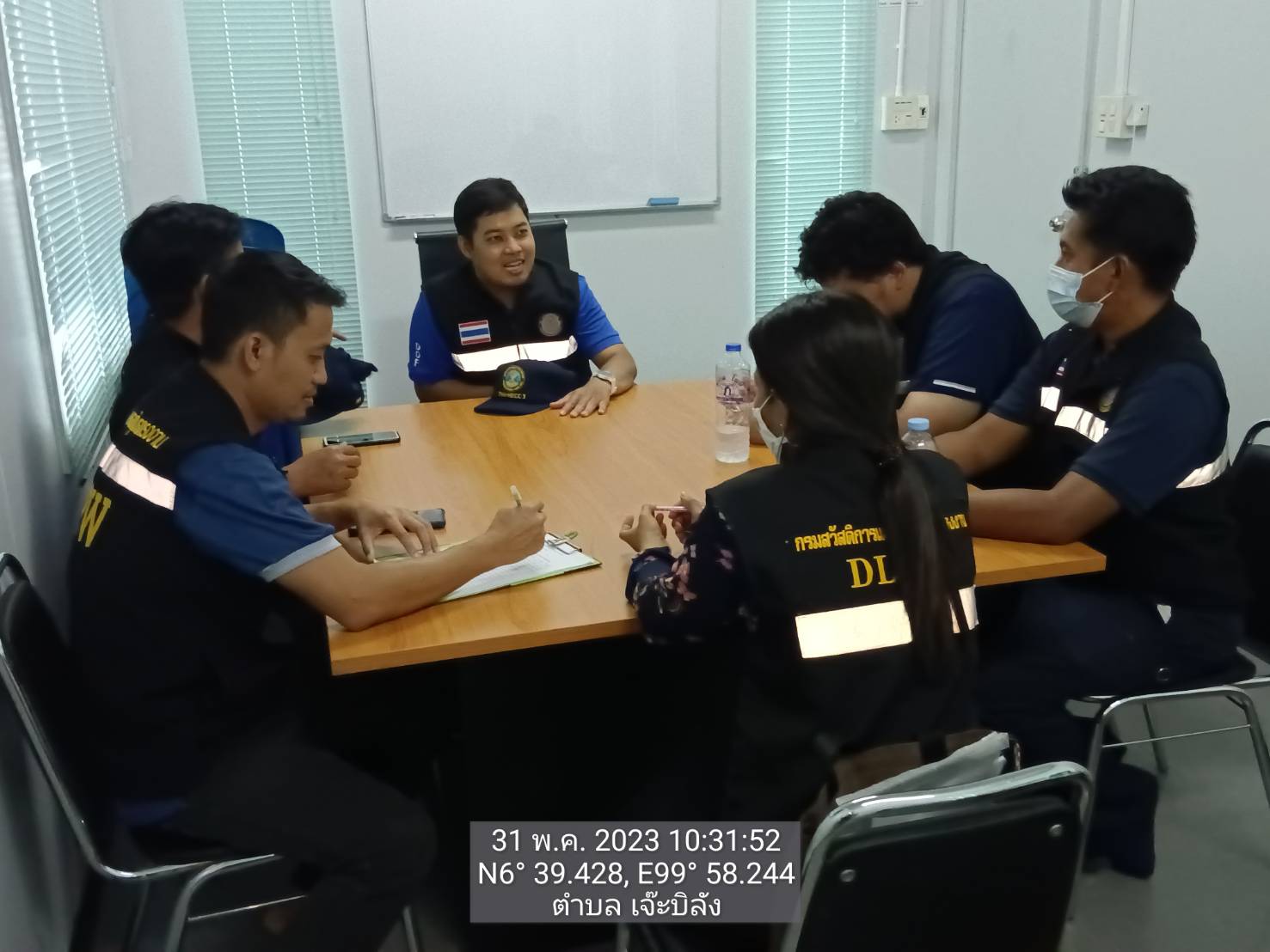 วันที่ 31 พฤษภาคม 2566 : ศจร.สตูล จัดประชุมเจ้าหน้าที่สหวิชาชีพตรวจสอบเรือประมงหน้าท่าประจำศูนย์ PIPO ณ สำนักงานจุดตรวจเรือประมงส่วนหน้า (FIP) เจ๊ะบิลัง..คลิก