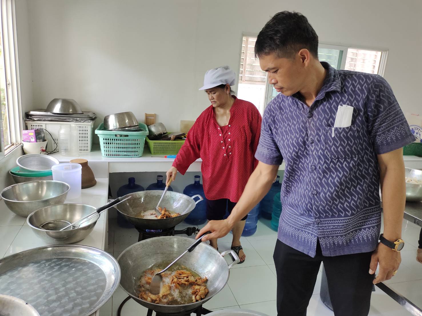 ประมงอุบล ลงพื้นที่พบปะและติดตามผลผลิตแปรรูปด้านการประมง องค์กรชุมชนประมงท้องถิ่นแม่บ้านเกษตรกรแปรรูปผลผลิตทางการเกษตรสว่างวีระวงศ์อำเภอสว่างวีระวงศ์..คลิก