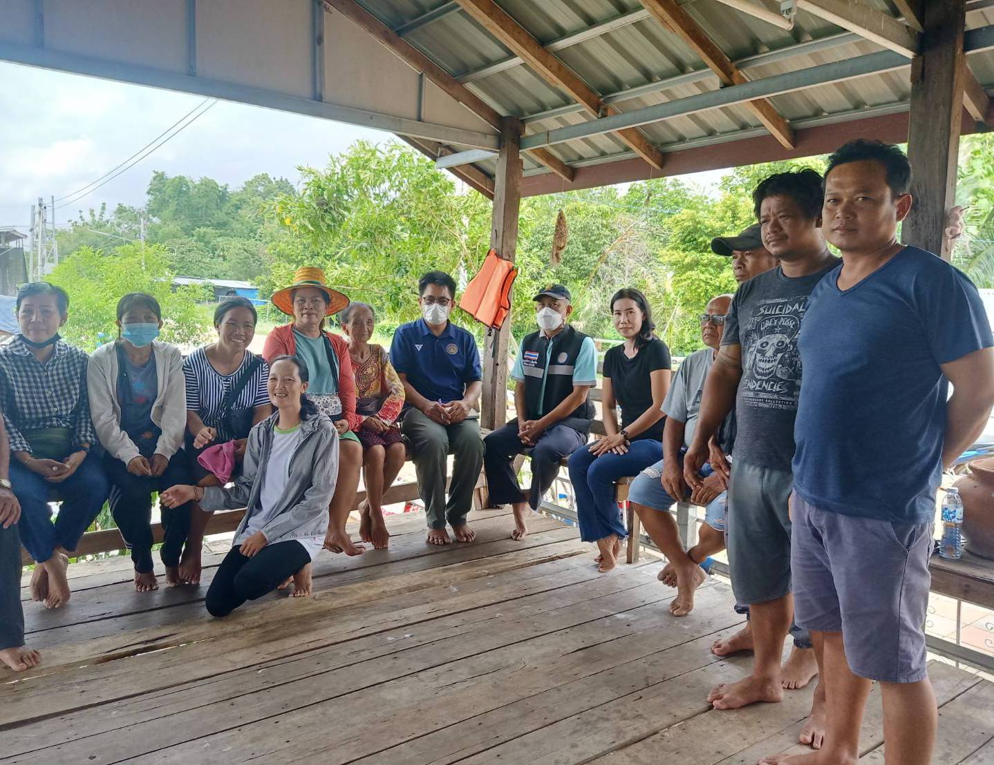 ลงพื้นที่ตรวจสอบการเลี้ยงปลานิลในกระชังของเกษตรกร บ้านพร้าวใต้ หมู่ 6 และหมู่ 7 ตำบลหินโงม..คลิก