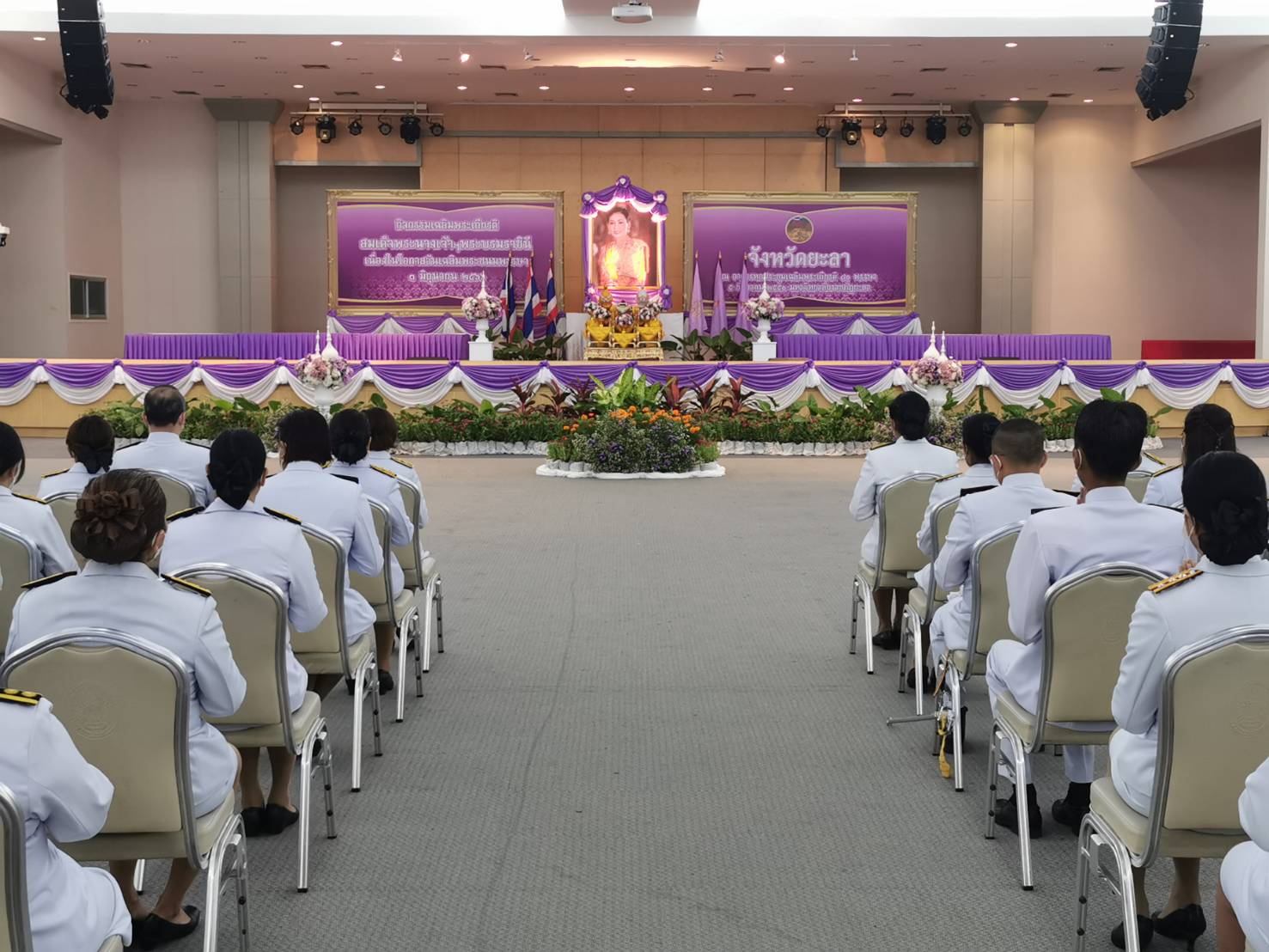 วันเฉลิมพระชนมพรรษาสมเด็จพระนางเจ้าฯ พระบรมราชินี..คลิก