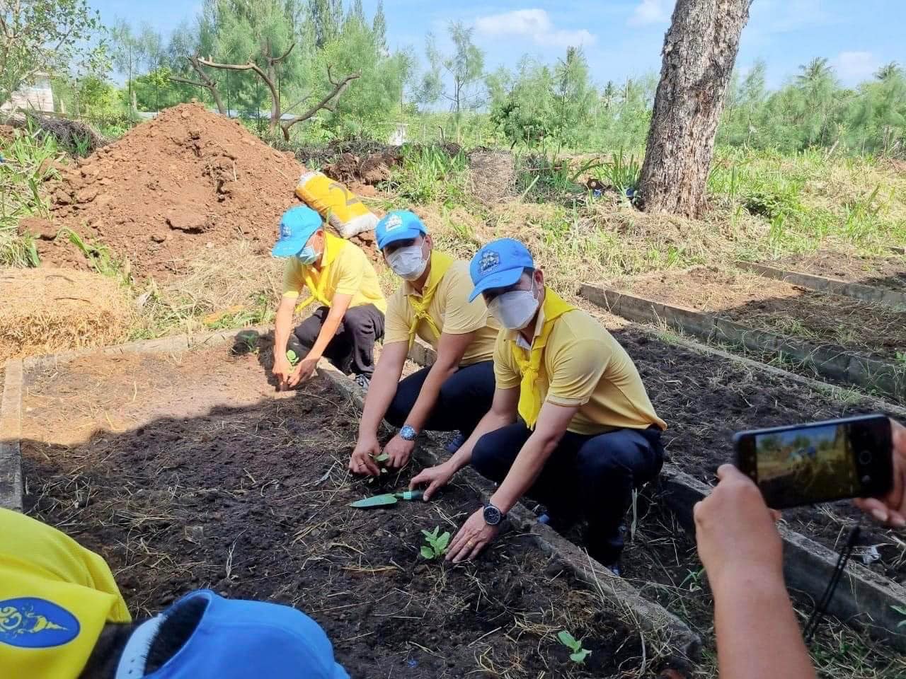 เข้าร่วมกิจกรรมจิตอาสาบำเพ็ญสาธารณประโยชน์ เนื่องในวันเฉลิมพระชนมพรรษาสมเด็จพระนางเจ้าฯ พระบรมราชินี