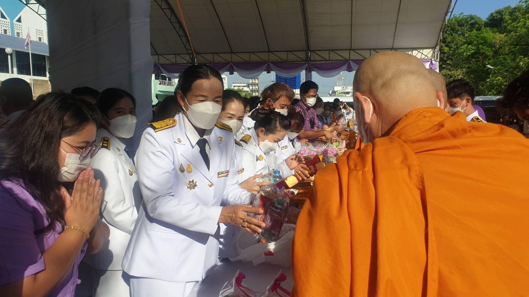 เข้าร่วมพิธีทำบุญตักบาตร เพื่ถวายเป็นพระราชกุศล เนื่องในโอกาสวันเฉลิมพระชนมพรรษา สมเด็จพระนางเจ้าสุทิดา พัชรสุธาพิมลลักษณ พระบรมราชินี 3 มิถุนายน 2566