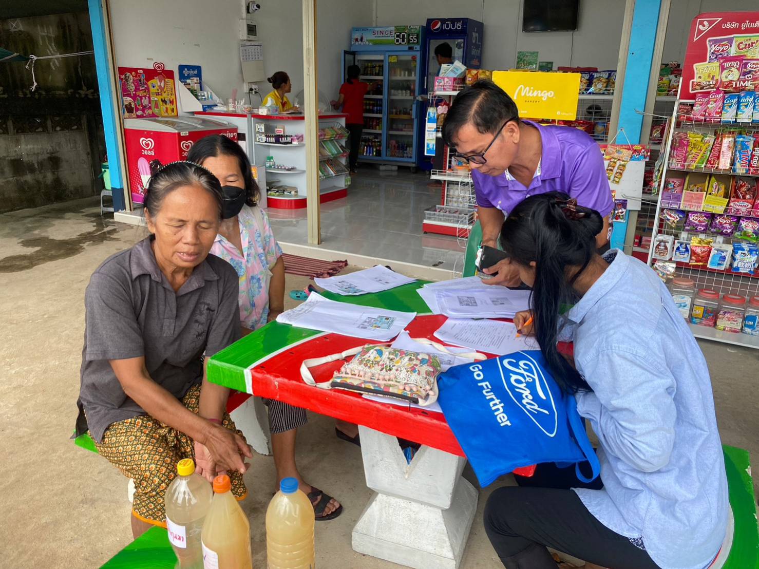 มอบปัจจัยการผลิตโครงการส่งเสริมอาชีพประมง กิจกรรมส่งเสริมเกษตรเชิงรุกด้านการประมงอำเภอเบญจลักษ์..คลิก