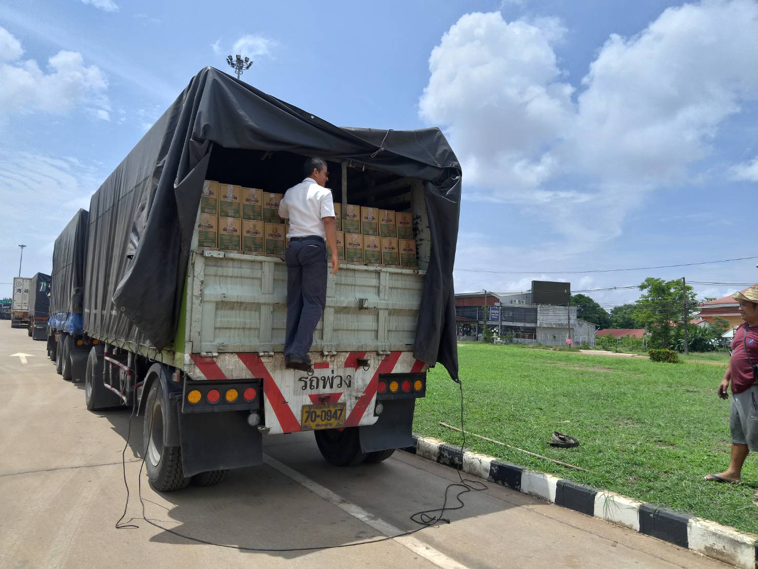 ตรวจสอบสินค้าประมง ส่งออกไปยัง สปป.ลาว..คลิก