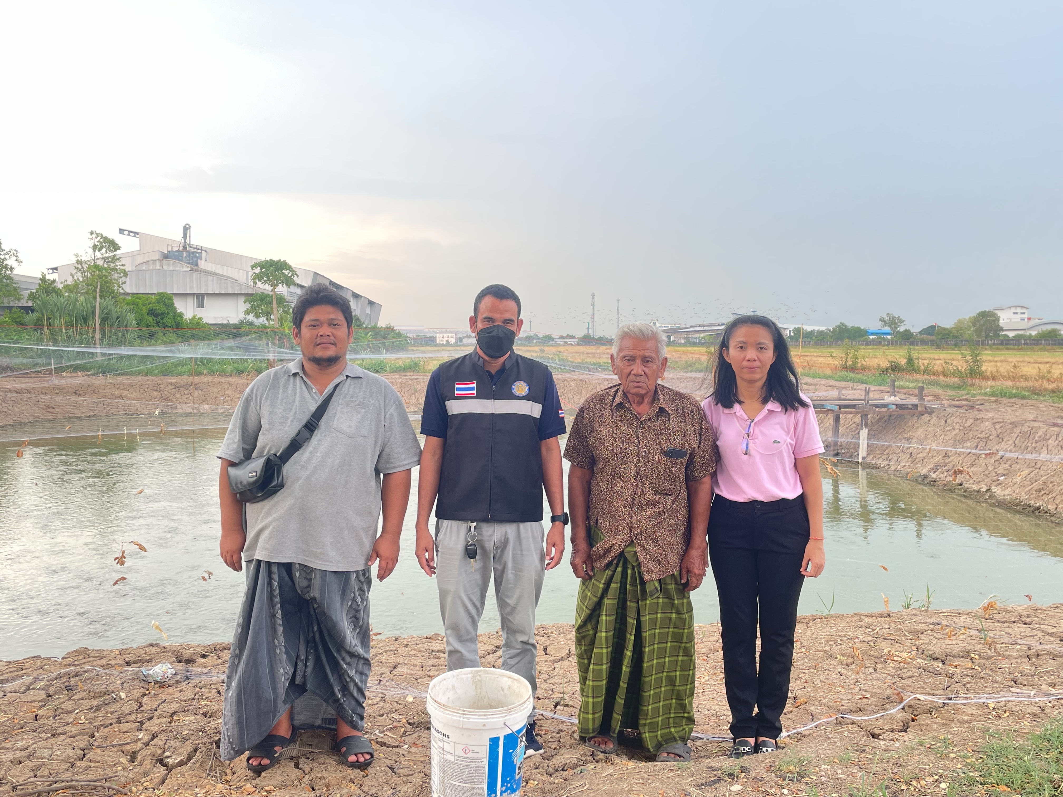 (อ.บางบัวทอง) ตรวจเยี่ยมและติดตามโครงการสร้างความเข้มแข็งกลุ่มผลิตด้านการประมง..คลิก