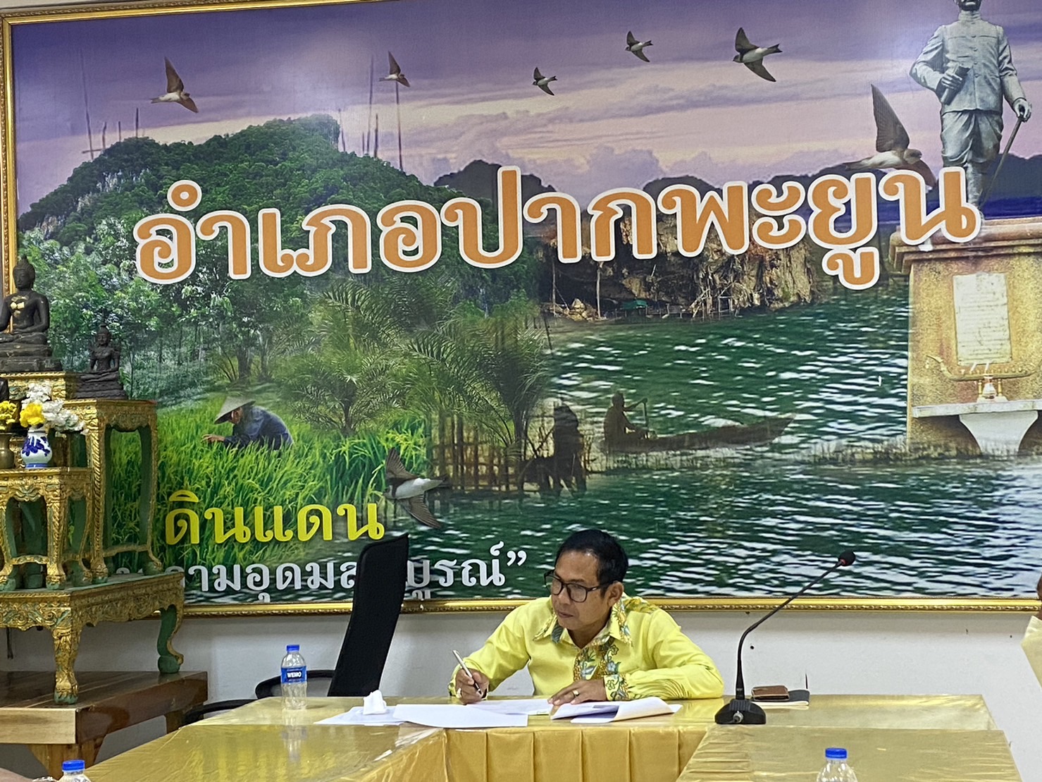 ประมงจังหวัดพัทลุง พร้อมด้วยประมงอำเภอปากพะยูน และเจ้าหน้าที่กลุ่มพัฒนาและส่งเสริมอาชีพการประมง จัดประชุมคณะทำงานโครงการเสริมสภาพคล่องเกษตรกรผู้เลี้ยงกุ้งทะเล ปี 2565 ระยะที่ 1 ระดับพื้นที่จังหวัดพัทลุง ณ ห้องประชุมที่ว่าการอำเภอปากพะยูน จังหวัดพัทลุง