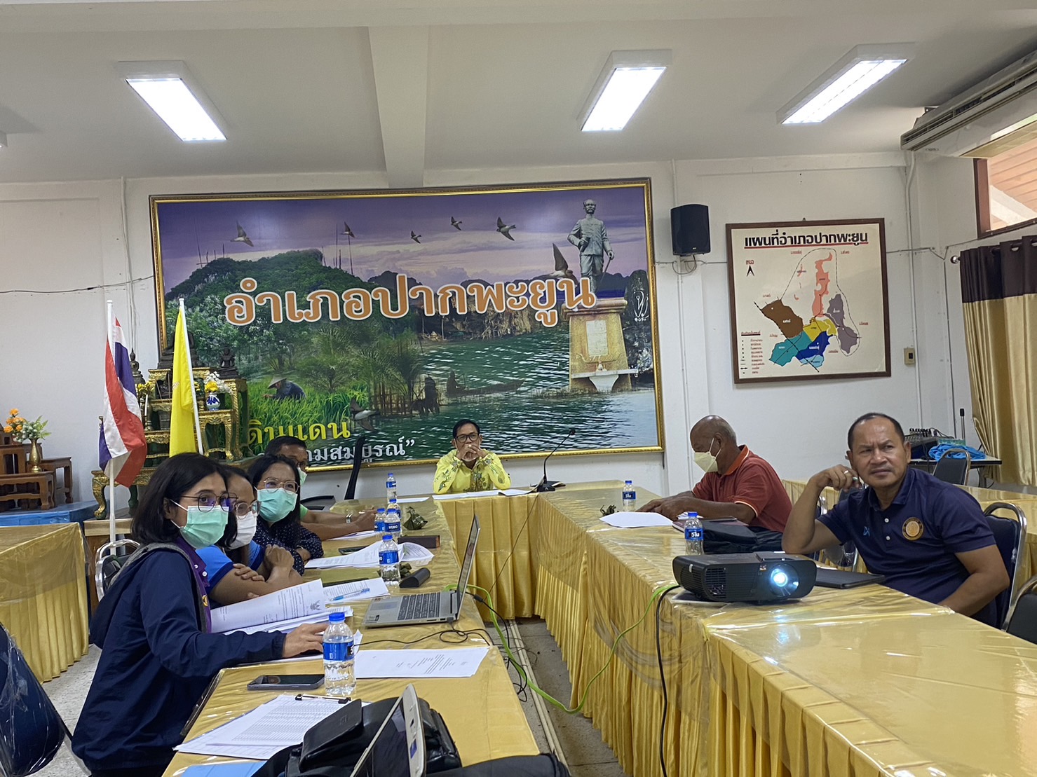 ประมงจังหวัดพัทลุง พร้อมด้วยประมงอำเภอปากพะยูน และเจ้าหน้าที่กลุ่มพัฒนาและส่งเสริมอาชีพการประมง จัดประชุมคณะทำงานโครงการเสริมสภาพคล่องเกษตรกรผู้เลี้ยงกุ้งทะเล ปี 2565 ระยะที่ 1 ระดับพื้นที่จังหวัดพัทลุง ณ ห้องประชุมที่ว่าการอำเภอปากพะยูน จังหวัดพัทลุง..คลิก