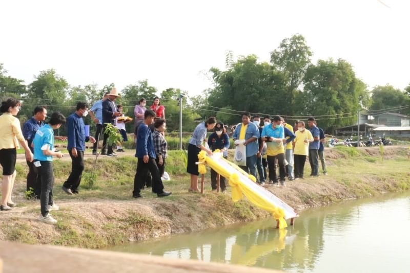 ประมงอำเภอเก้าเลี้ยว เข้าร่วมการประกวดหมู่บ้านอยู่เย็นเป็นสุข อช.ดีเด่น และตำบลเข้มแข็ง..คลิก