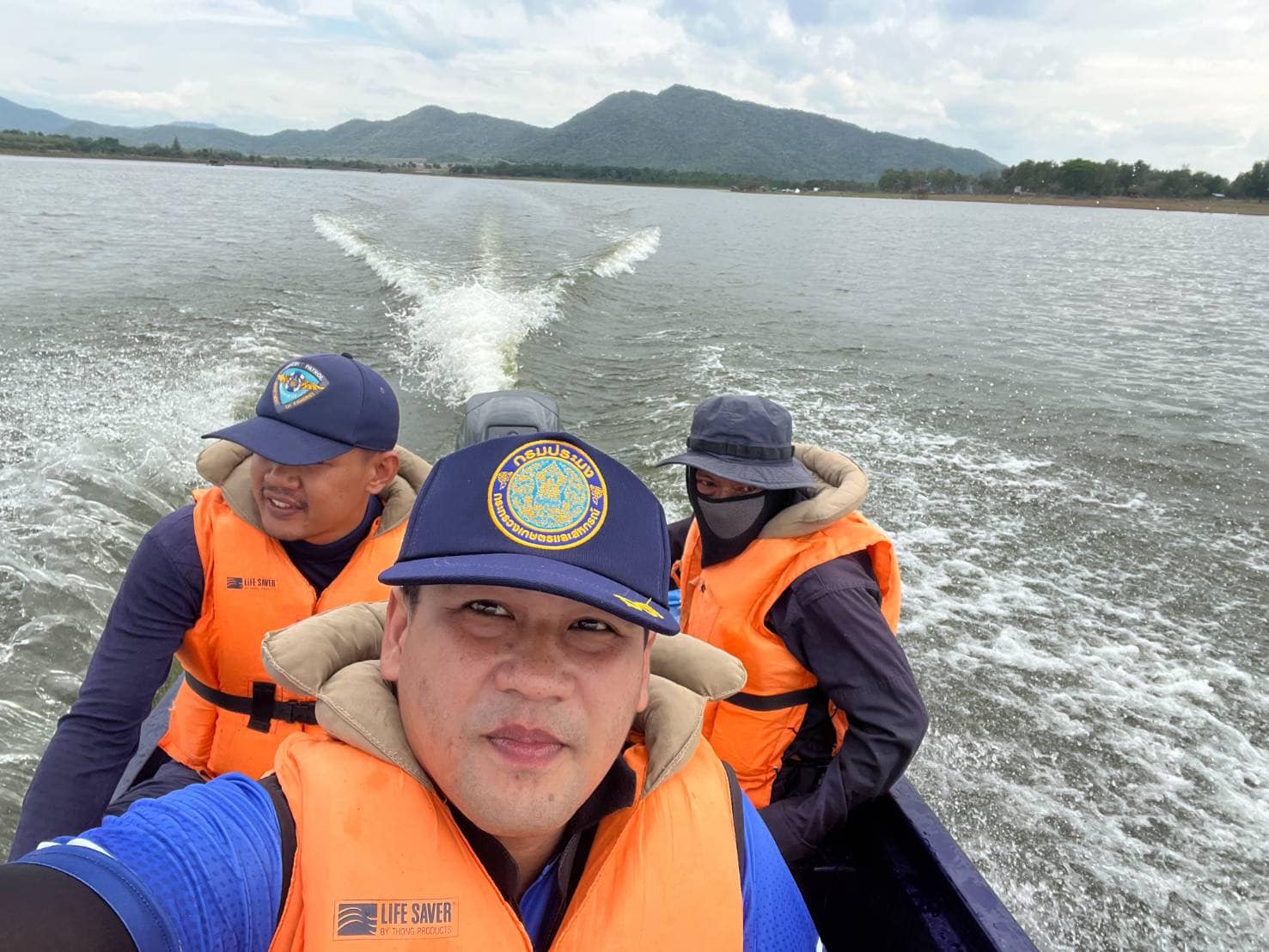 ร่วมกับหน่วยป้องกันและปราบปรามประมงน้ำจืดเขื่อนแก่งกระจาน จังหวัดเพชรบุรี ตรวจปราบปรามการทำการประมงผิดกฏหมายตามประกาศกรมประมง 