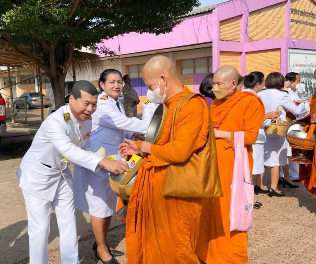 พิธีทำบุญตักบาตร ถวายพระราชกุศล เนื่องในโอกาสวันเฉลิมพระชนมพรรษา สมเด็จพระนางเจ้าสุทิดา พัชรสุธาพิมลลักษณ พระบรมราชินี ๓ มิถุนายน ๒๕๖๖..คลิก