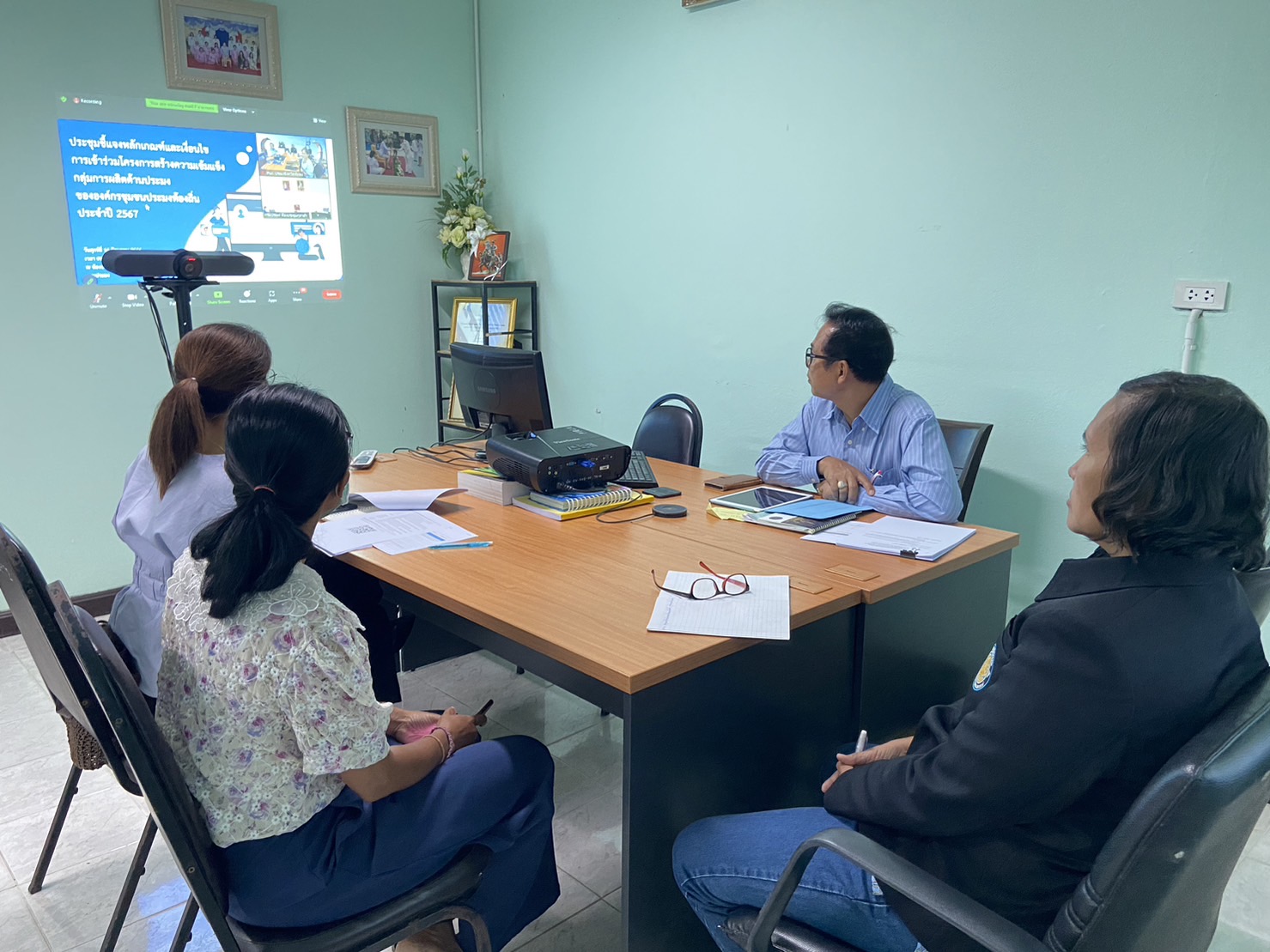 ประมงจังหวัดพัทลุง พร้อมด้วย หัวหน้ากลุ่มบริหารจัดการด้านการประมง เจ้าพนักงานประมงปฎิบัติงาน ประมงอำเภอ  เข้าร่วมประชุมชี้แจง หลักเกณฑ์และเงื่อนไข การเข้าร่วมโครงการขององค์กรชุมชนประมงท้องถิ่น ประจำปี 2567..คลิก