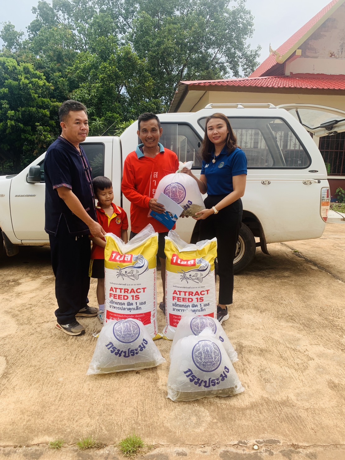 มอบปัจจัยการผลิตให้เกษตรกรโครงการ/กิจกรรมส่งเสริมเกษตรเชิงรุก Zoning by agri- map..คลิก