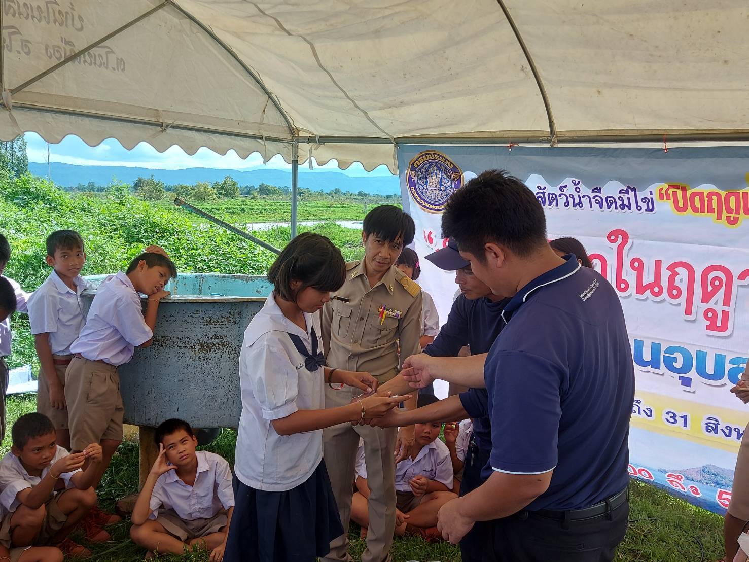 วันที่ 19 มิถุนายน 2566  หน่วยงาน FC จังหวัดหนองบัวลำภู ประกอบด้วยทีมงานศูนย์วิจัยและพัฒนาประมงน้ำจืดขอแก่น หน่วยป้องกันและปราบปรามประมงน้ำจืดเขื่อนอุบลรัตน์ ขอนแก่น และสำนักงานประมงจังหวัดหนองบัวลำภู ร่วมกับอุทยานแห่งชาติภูเก้า-ภูพานคำและอาสาสมัครอนุรักษ์สัตว์น้ำบ้านโนนสว่าง จัดตั้งชุดเฉพาะกิจควบคุมการทำการประมงช่วงฤดูน้ำแดง สำรวจสภาวะการทำประมงช่วงฤดูสัตว์น้ำจืดมีไข่ฯ