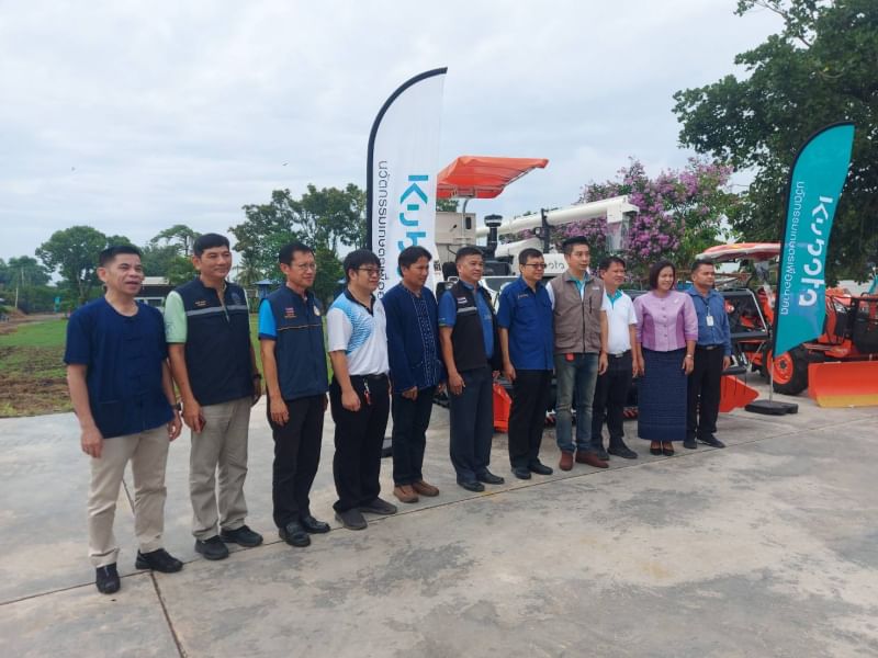 ประมงอำเภอชุมแสง ร่วมเป็นเกียรติในการส่งมอบเครื่องจักรกลการเกษตรให้กับกลุ่มวิสาหกิจชุมชนศูนย์ส่งเสริมการผลิตพันธุ์ข้าว 